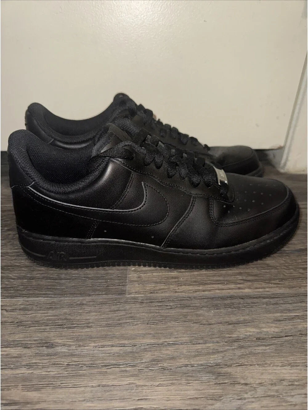 Nike Air Force 1 07 Triple Black Mens Size 10 CW2288-001 Low Classic Sneakers